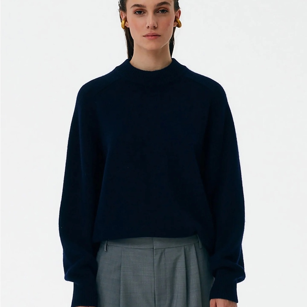 Tibi Navy Oversized cashmere crew